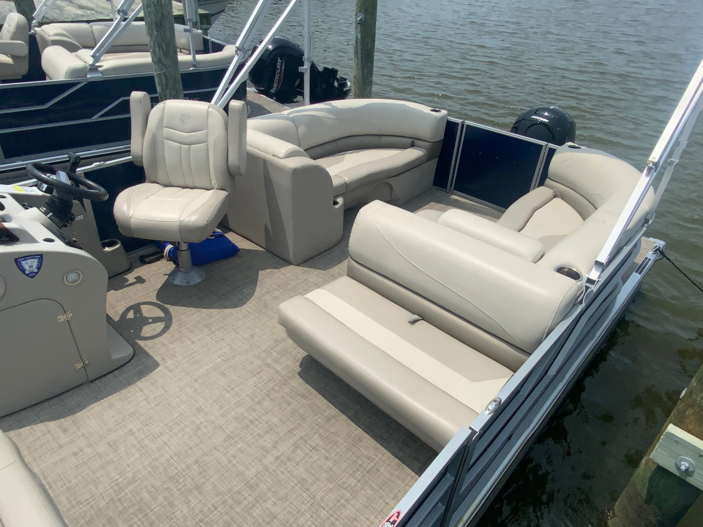 2023 Cypress Cay Seabreeze 232 Tritoon