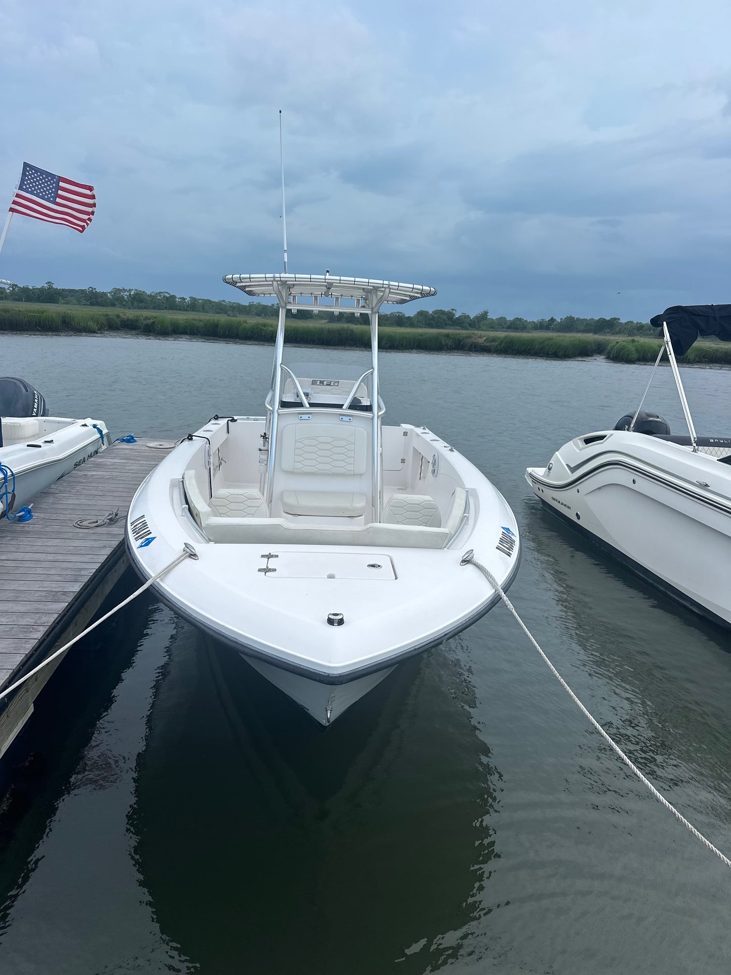 2023 Aquasport 22 Center Console