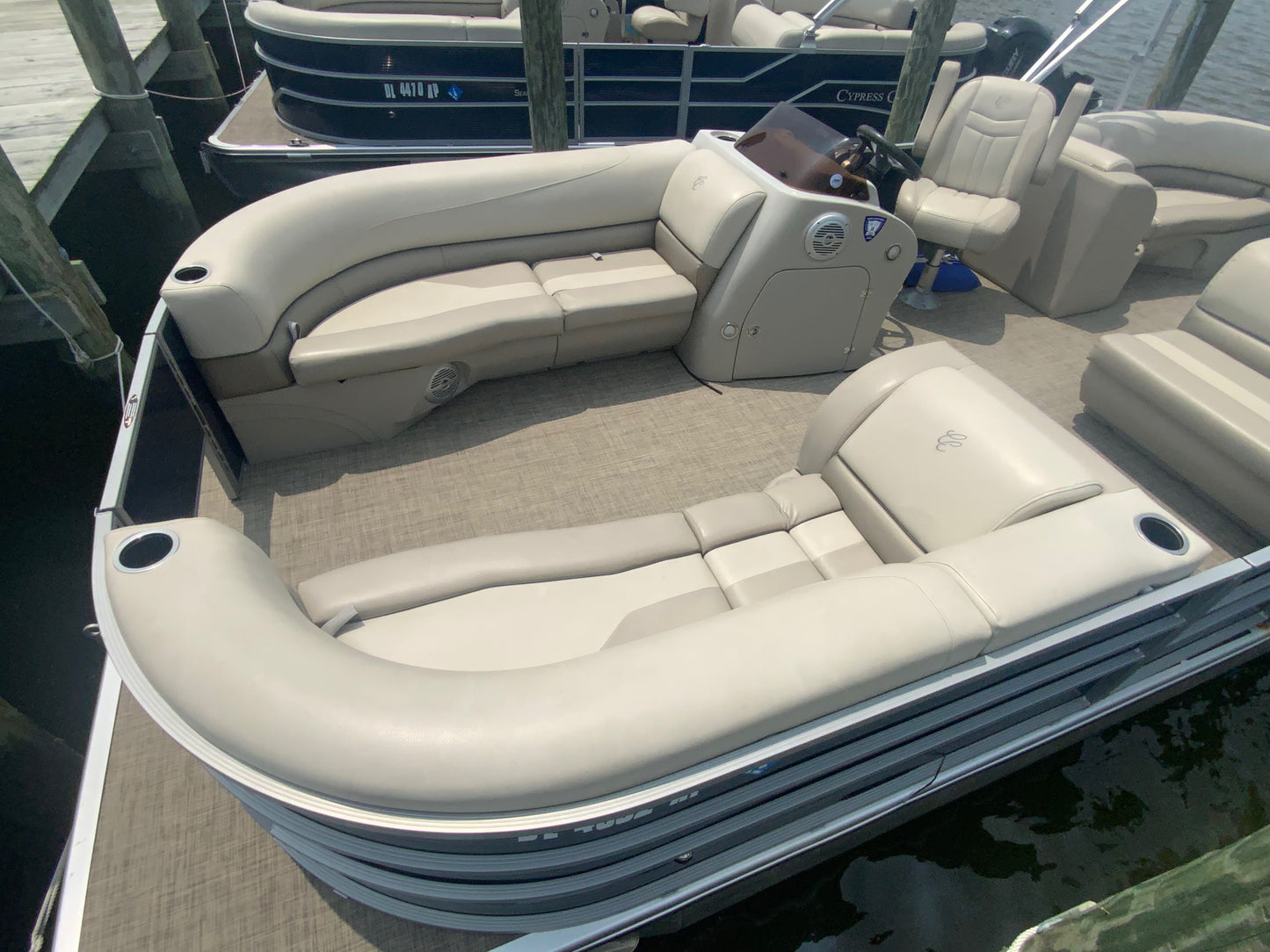 2023 Cypress Cay Seabreeze 232 Tritoon