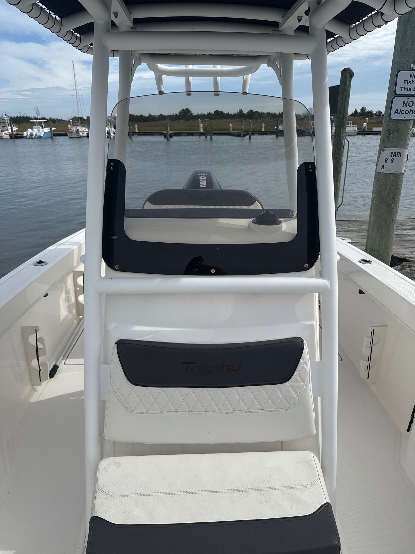 2023 Trophy T24 Center Console