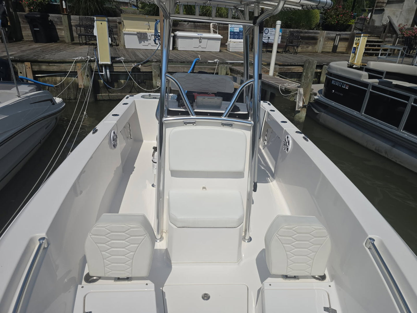 2023 Aquasport 22 Center Console
