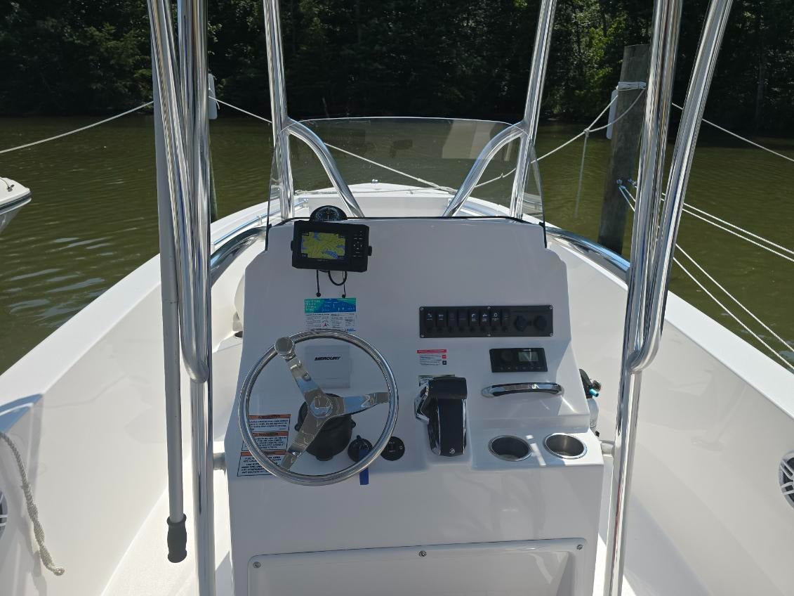 2023 Aquasport 22 Center Console